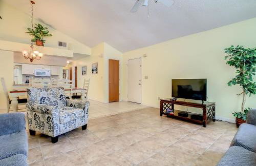Quaint Getaway! 3 Bedroom Condo Near Disney Parks! - Foto 5