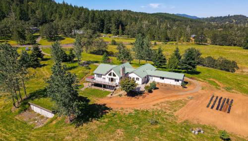 Vineyard Farmhouse in Oakland with Hot Tub! - Foto 1