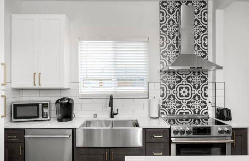 Updated Family Friendly Hillyard Gem NEW HOT TUB! - Foto 38