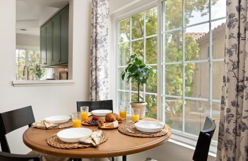 Carmel Valley 2BR with Amenities - Photo 7