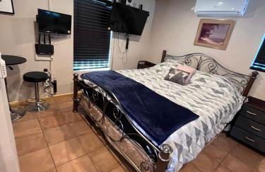 Charming Casita all too yourself near Midtown, Train and Freeway - Photo 2