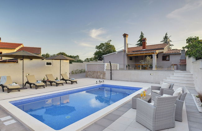 Detached House With Private Pool Near the Coast - Foto 18