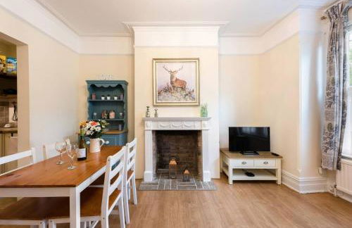 Bikki Apartments - 2 Bed - Free Parking - Own Entrance - Photo 3