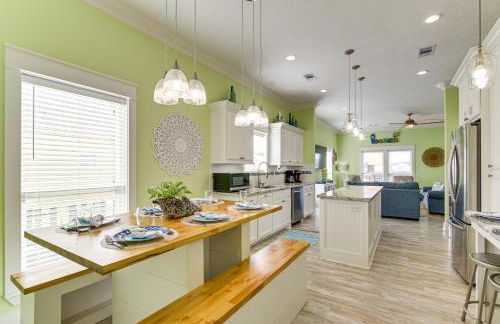 Steps to Shore! Just Beachy Home with Deck and Views - Foto 11