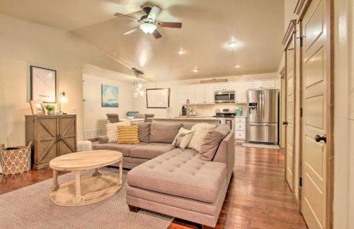 Townhome with Private Hot Tub, 8 Mi to Downtown - Foto 6