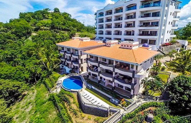 Beautiful Condo in Peaceful Cliffside Location with a Private Balcony & Stunning Ocean and Mountain Views - Foto 41