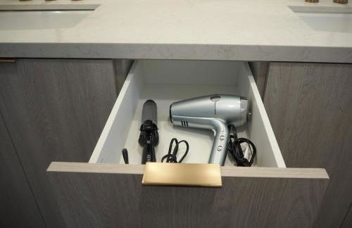 Luxury 3BR, 2BA Newly Renovated with Huge Backyard - Photo 21