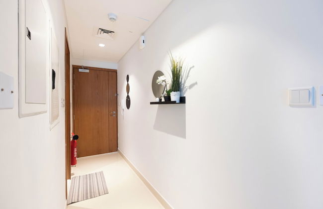 Bloomfields Premium STU Canal View - Photo 1