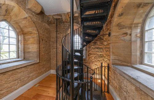 Exceptional Grade II Listed Church Conversion - Foto 11