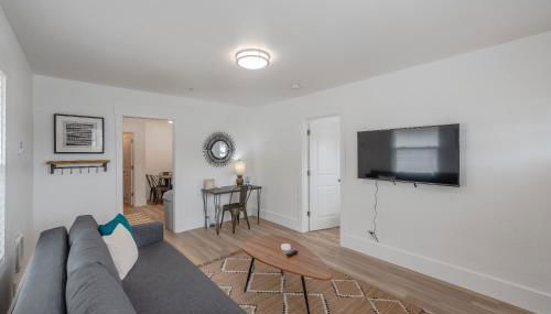 #StayinMyDistrict Coos Bay Goldfinch Cottage - Foto 2