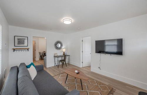 #StayinMyDistrict Coos Bay Goldfinch Cottage - Foto 2