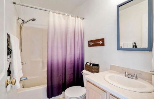 2 bed 2 and a half bath close to shopping restaurants and more - Foto 17