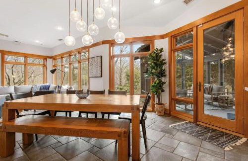 Beautiful Lakescape-4 BR Home with Heated Pool & Rec Space-Family Friendly - Foto 8