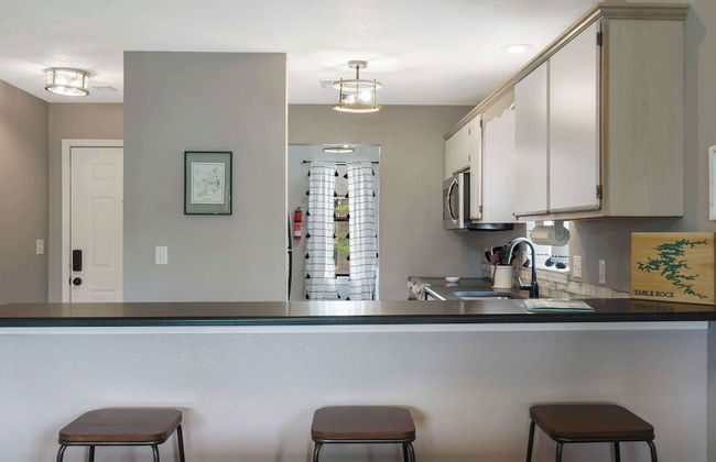 Highland Hideaway - Branson - Local Attractions, On-site Amenities & More! - Photo 11