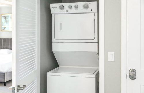 Designer Apt with Jacuzzi, Pool & Mountain Views - Foto 11