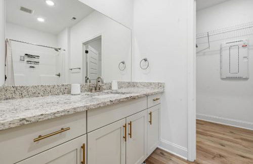 Modern 2BR2BA Retreat Bright & Airy - Foto 21