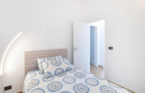 Nice Apartment In Reggio Calabria - Foto 13