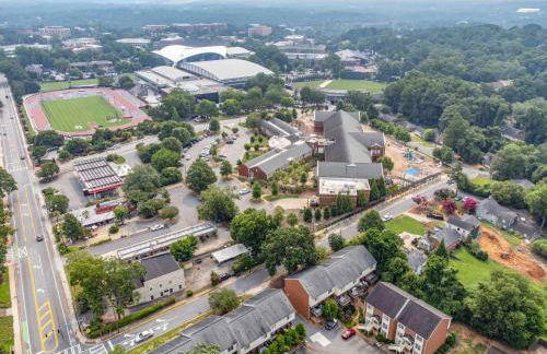 Five Points Dawg Crib On Campus - Photo 38