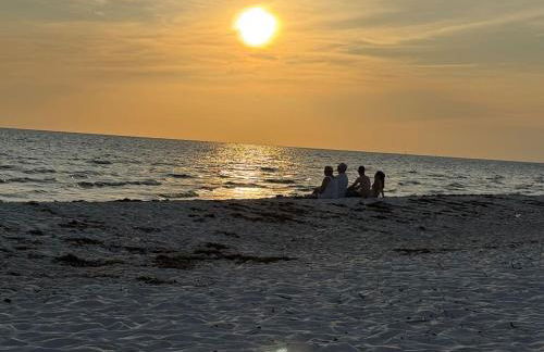 New 5BR Beach Access Heated Pool Free Golf Cart Game Rm - Foto 45