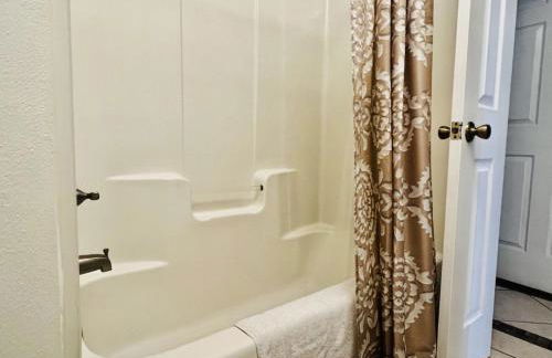 Charming 2 bdr 1 bath home fenced byard N Pensacola Pet Friendly Close to bases - Foto 13