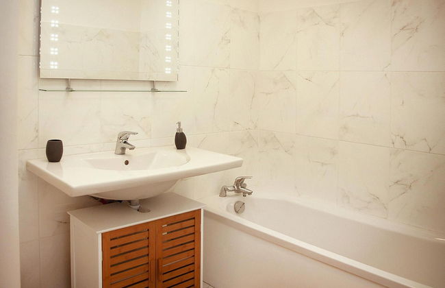 Apartment in Macinaggio Near Marina & Beach - Foto 9