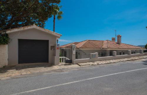 Heated pool and fantastic views BBQ Beach 5 mins - Photo 39