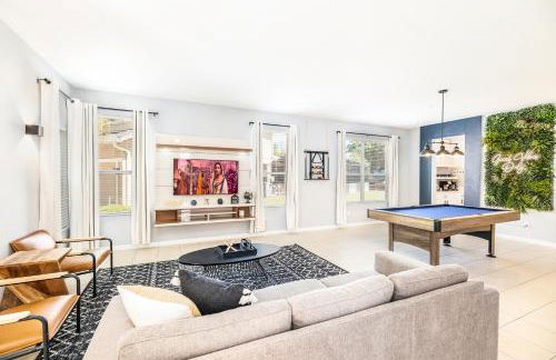 Family Retreat 6BR Villa with Private Pool, Spa & Theater near Disney - Foto 6