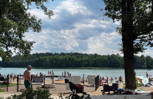 Leszczynowy domek nad jeziorem - Foto 7