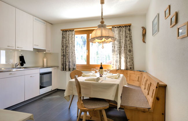 Chesa Islas - Foto 2