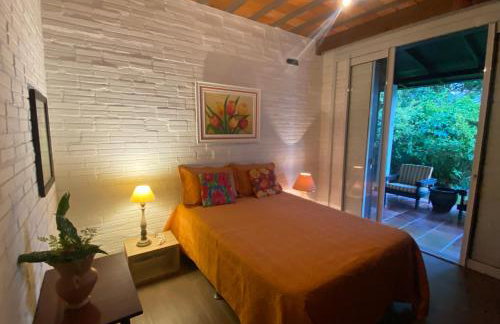 Incrível casa no meio da natureza - Foto 1