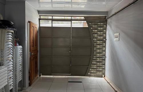 Casa para alugar no período da cop 30 , 3 minutos de onde serão realizados os eventos climáticos, casa ampla com garagem churrasqueira, piscina, terraço arejado, 3 quartos sendo 2 suítes climatizadas, sala com sofá cama e tv por assinatura - Foto 14