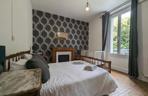 Maison des années 30 - Vic-Sur-Cère - 15 personnes - Photo 2