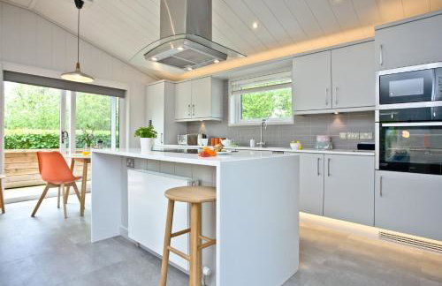 Orchard Lodge, Strawberryfield Park - Photo 19