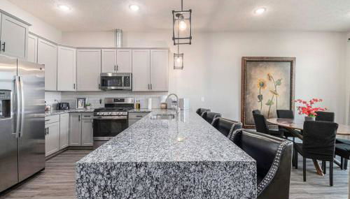 Luxurious Midtown Retreat with Elevator Access - Foto 3