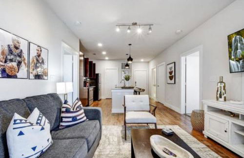 2BR Southtown Apartment FreeParking Wifi Pool Gym - Photo 10