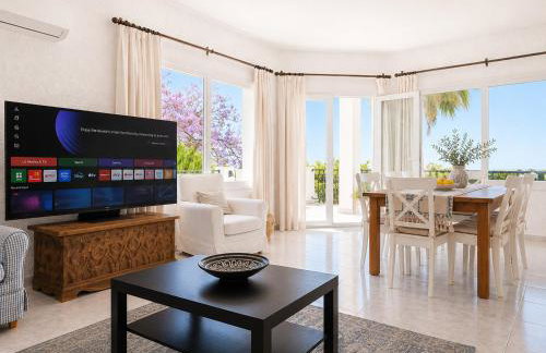 Villa with private pool & outdoor kitchen - Photo 13