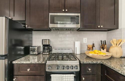 The Morgan - Refined 2BR King Suite with Free Parking - Foto 13