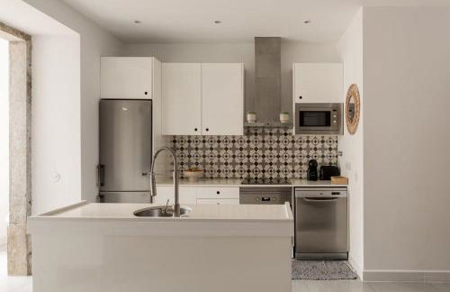 Stylish 2-Bedroom Apartment with Terrace in Alcântara - Photo 33