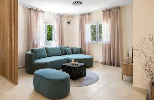 VILLA ROKO with 4 bedrooms, 32sqm heated pool - Photo 13