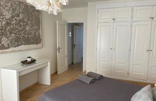 MY OCEAN HOME !!! Breathtaking location, Steps to the ocean, Spacious sea view, Fully Equipped and Well-Furnished with Private Entrance and High-Speed Fiber Optic Internet - Photo 47