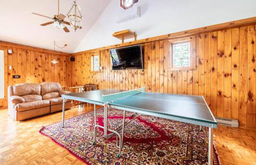 Bethel Woods Retreat - wPool, Hot Tub & Arcade! - Foto 46