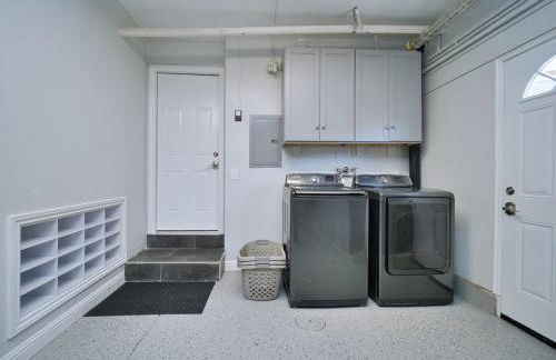 Renovated 5 Bd 3 Ba AC Private Deck Lawn - Foto 68