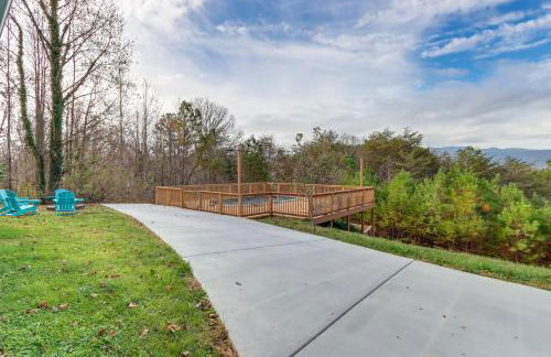 Mountain View and Fire Pit Modern Copperhill Home - Foto 34