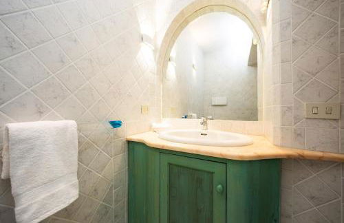 Steps from the Beach with views and big patio! - Photo 30