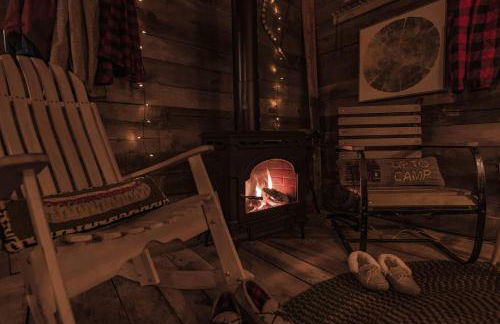 Cozy Log Cabin with an Indoor Fireplace Located on 70 Forested Acres in Leicester, Vermont - Foto 18