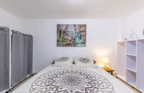 LB Vacation Rentals I Quiet Large 3-Bedroom Apartment with Terrace, Garden & Incredible Mountain View - Foto 26