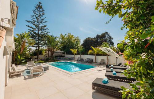 Marbella, Costabella - Beachfront Villa with Heated Pool - Photo 3