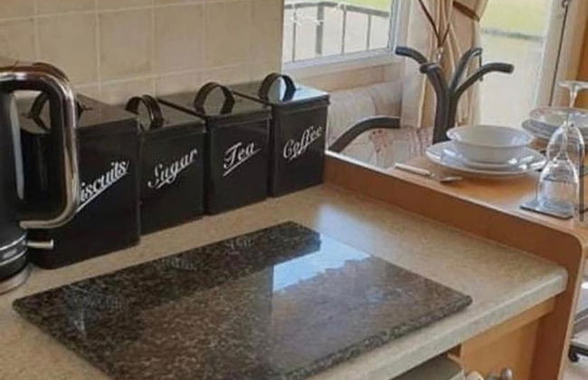 Caravan - Sleeps 4 - Parking - 10mins To Beach - Foto 4