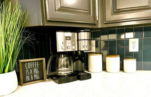 Remodeled Excellent Neighborhood - Foto 30