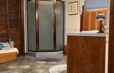 Spacious Antique Charm Home by Leavetown Vacations - Foto 15